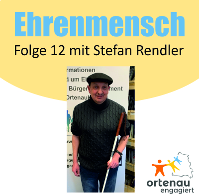 Stefan Rendler steht vor dem Roll-Up Banner der Vernetzungsstelle für Bürgersschaftliches Engagement
