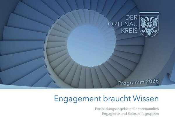 Bild vergr&ouml;&szlig;ern: Zu sehen ist eine bl�uliche Wendeltreppe.